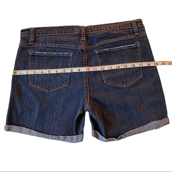 Forever 21 Denim Dark Wash Ripped Cuffed Hem Denim Mid-Rise Jean Shorts Women 30 - Picture 6 of 8
